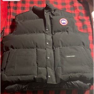 Adult XL Authentic Canada Goose down vest Worn 3x
Black
Excellent used condition